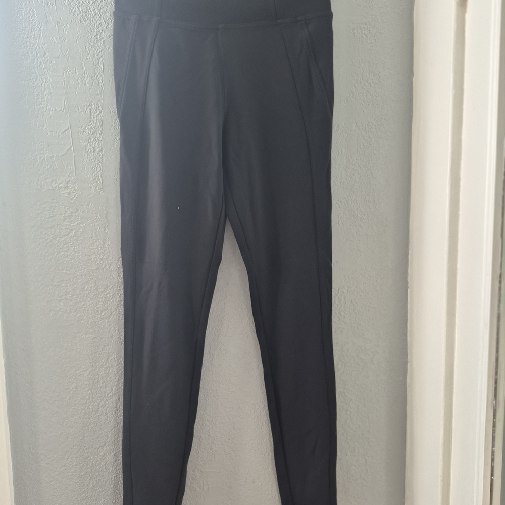 Athleta Black Leggings Sleek and Versatile